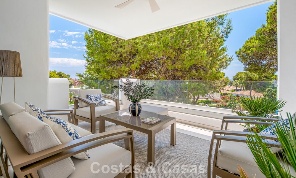 Contemporary renovated luxury penthouse for sale within walking distance of the beach in Los Monteros, East Marbella 806561