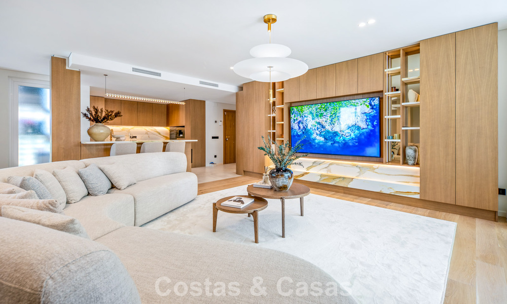 Contemporary renovated luxury penthouse for sale within walking distance of the beach in Los Monteros, East Marbella 806564