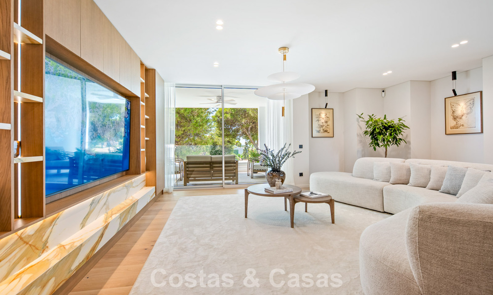 Contemporary renovated luxury penthouse for sale within walking distance of the beach in Los Monteros, East Marbella 806568