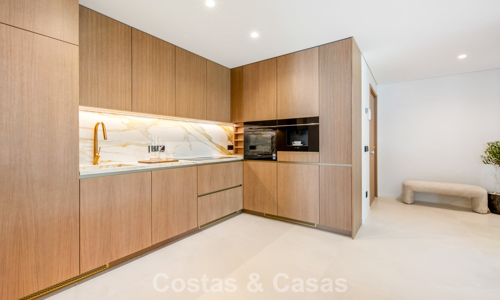 Contemporary renovated luxury penthouse for sale within walking distance of the beach in Los Monteros, East Marbella 806570
