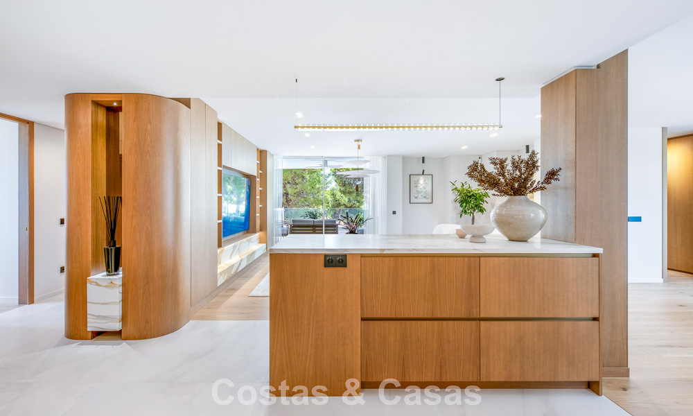 Contemporary renovated luxury penthouse for sale within walking distance of the beach in Los Monteros, East Marbella 806571