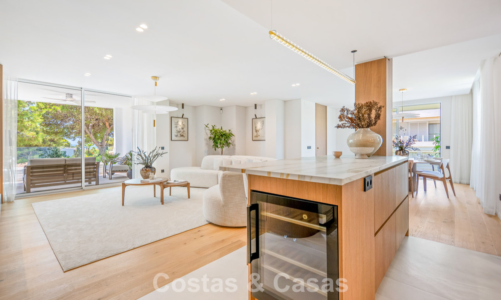 Contemporary renovated luxury penthouse for sale within walking distance of the beach in Los Monteros, East Marbella 806576