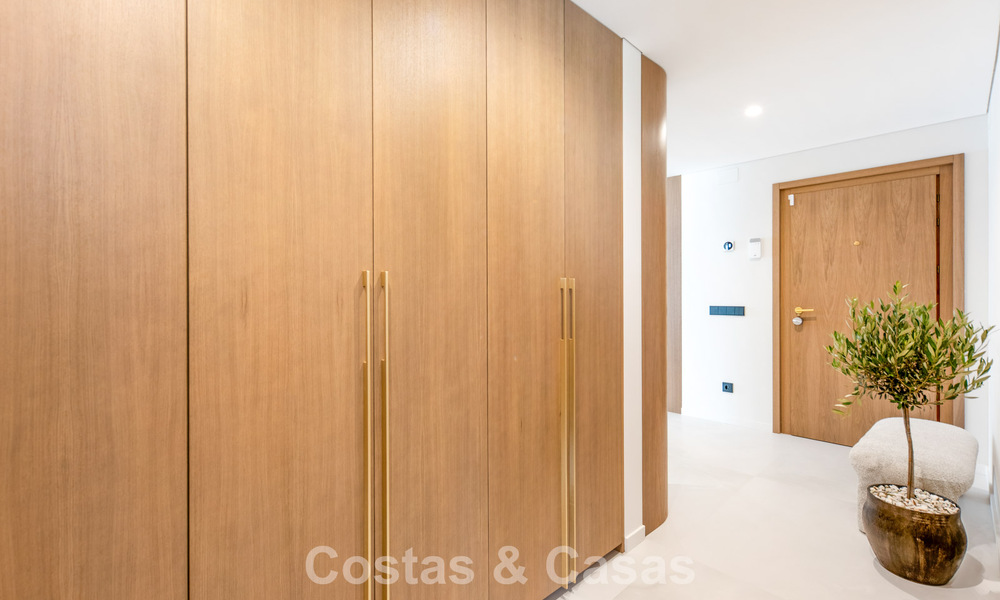 Contemporary renovated luxury penthouse for sale within walking distance of the beach in Los Monteros, East Marbella 806578