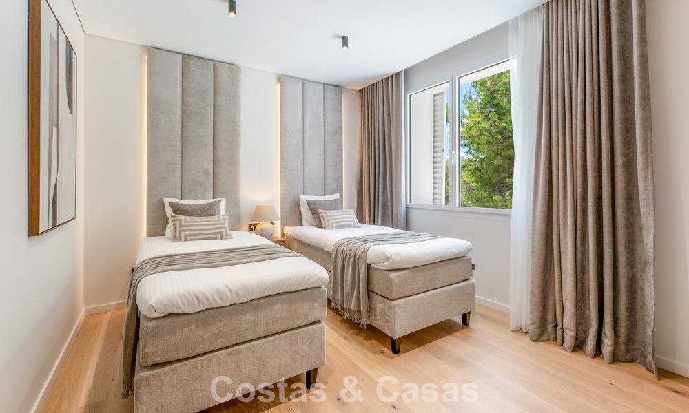 Contemporary renovated luxury penthouse for sale within walking distance of the beach in Los Monteros, East Marbella 806579