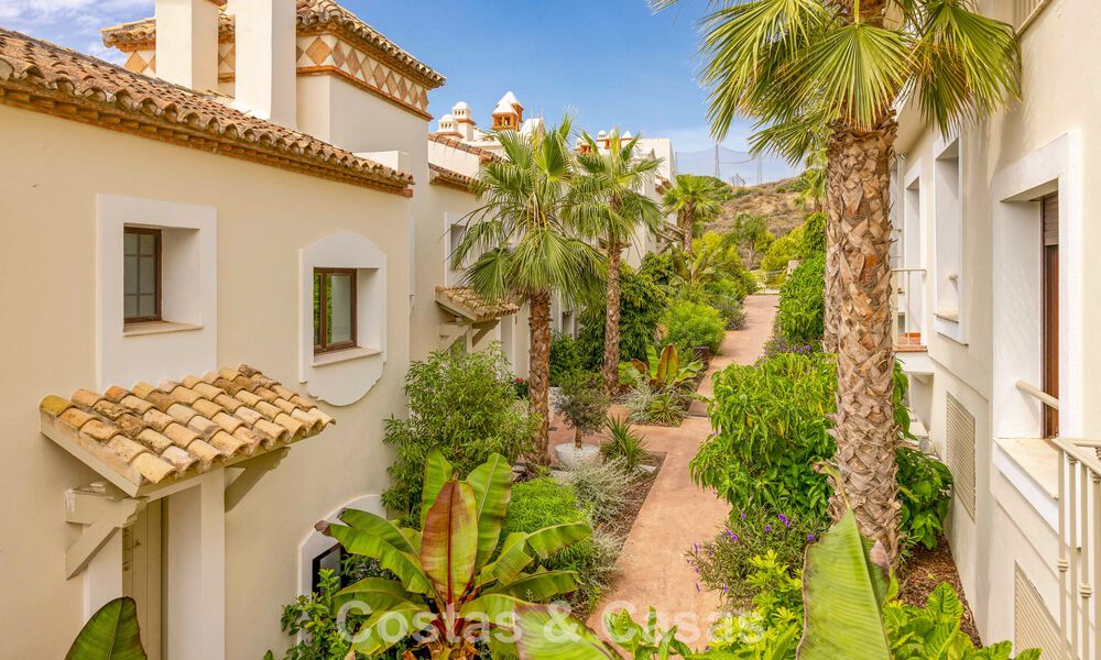 Move-in ready townhouses with mediterranean architecture for sale directly on the golf course in Estepona 806867