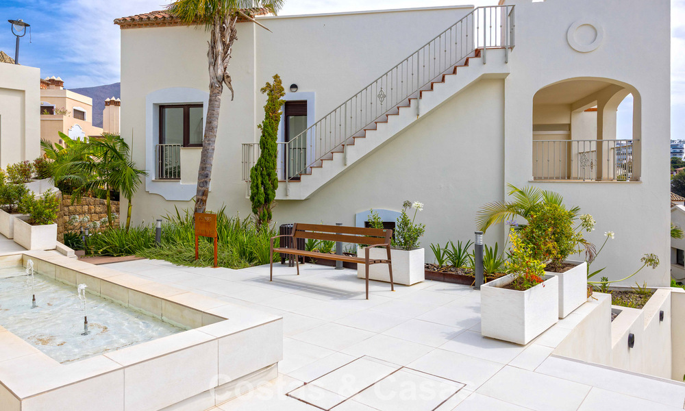 Move-in ready townhouses with mediterranean architecture for sale directly on the golf course in Estepona 806868