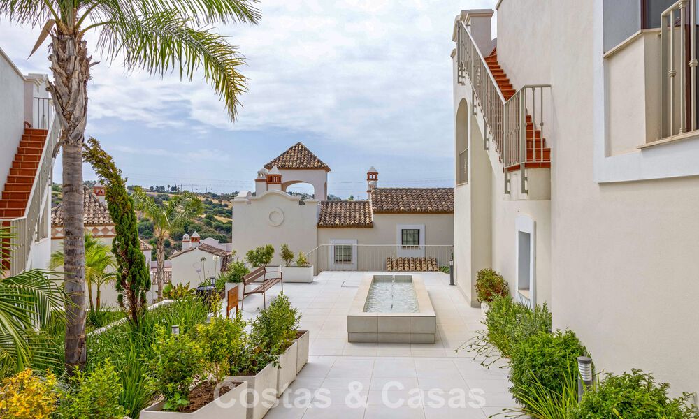 Move-in ready townhouses with mediterranean architecture for sale directly on the golf course in Estepona 806869