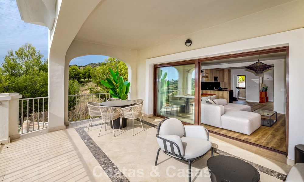 Move-in ready townhouses with mediterranean architecture for sale directly on the golf course in Estepona 806879