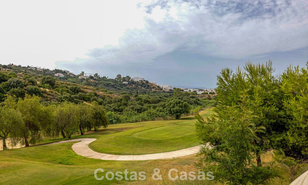 Move-in ready townhouses with mediterranean architecture for sale directly on the golf course in Estepona 806881