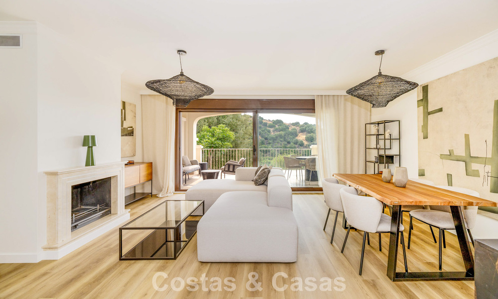 Move-in ready townhouses with mediterranean architecture for sale directly on the golf course in Estepona 806888