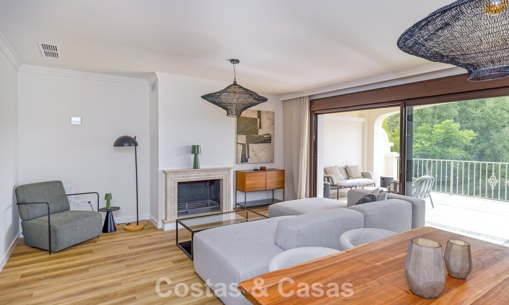 Move-in ready townhouses with mediterranean architecture for sale directly on the golf course in Estepona 806889