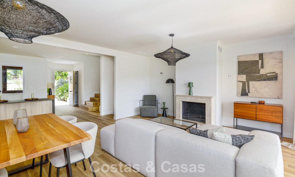 Move-in ready townhouses with mediterranean architecture for sale directly on the golf course in Estepona 806891