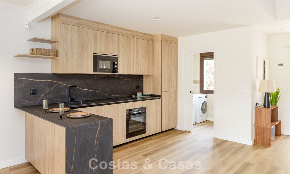 Move-in ready townhouses with mediterranean architecture for sale directly on the golf course in Estepona 806895