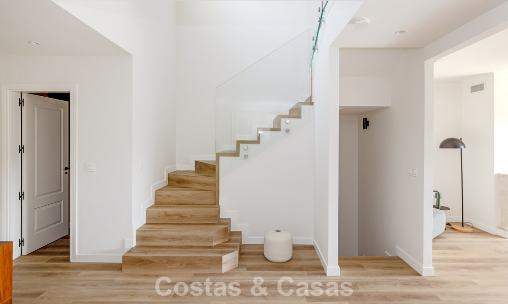 Move-in ready townhouses with mediterranean architecture for sale directly on the golf course in Estepona 806904