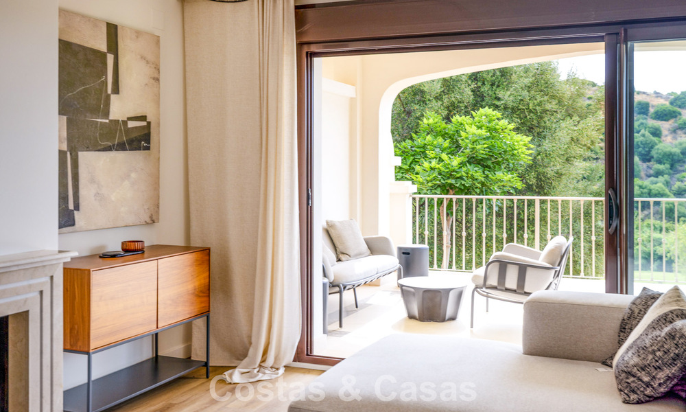 Move-in ready townhouses with mediterranean architecture for sale directly on the golf course in Estepona 806906