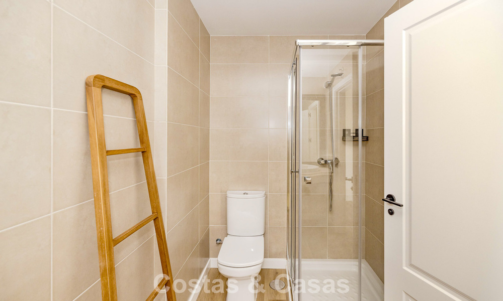 Move-in ready townhouses with mediterranean architecture for sale directly on the golf course in Estepona 806911