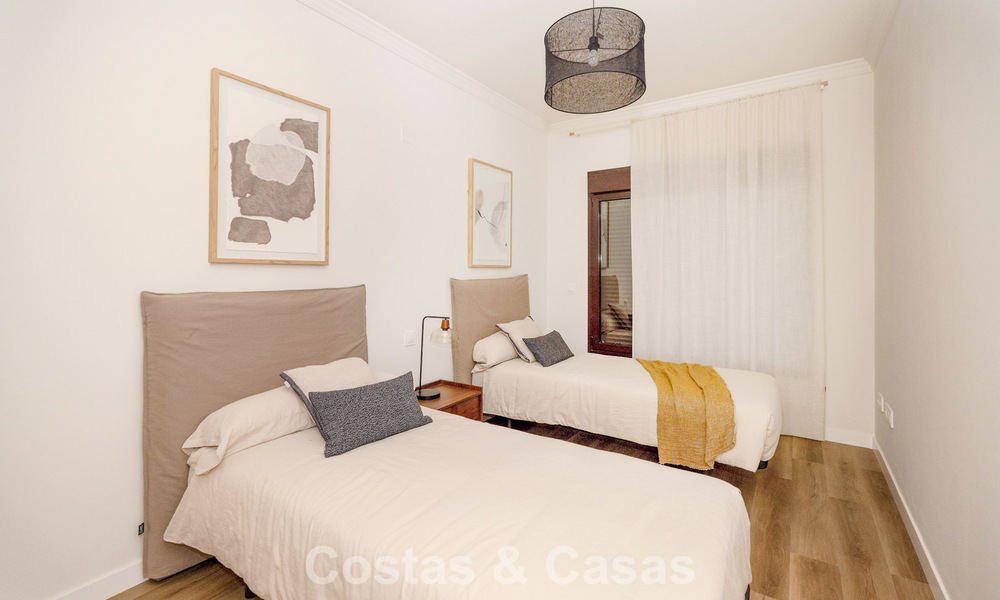 Move-in ready townhouses with mediterranean architecture for sale directly on the golf course in Estepona 806913