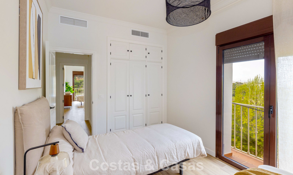 Move-in ready townhouses with mediterranean architecture for sale directly on the golf course in Estepona 806919
