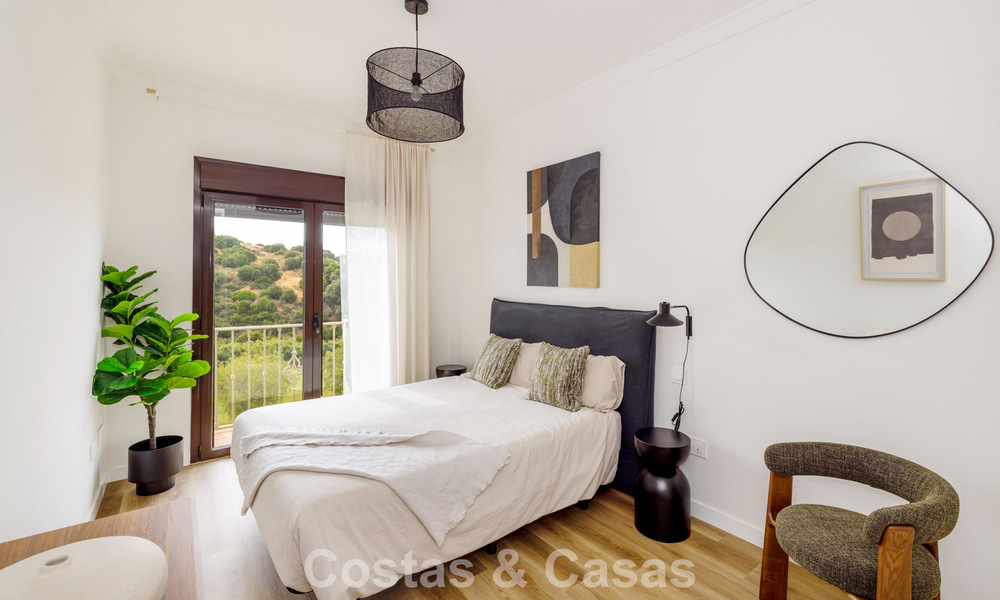 Move-in ready townhouses with mediterranean architecture for sale directly on the golf course in Estepona 806924