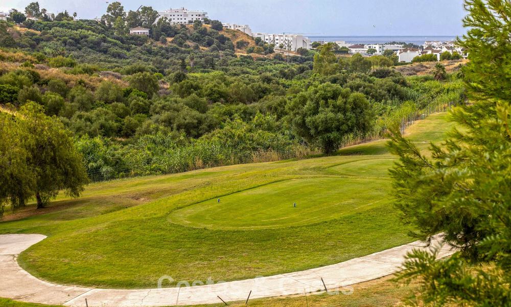 Move-in ready townhouses with mediterranean architecture for sale directly on the golf course in Estepona 806930