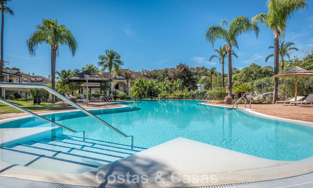 Contemporary renovated, luxury duplex penthouse with large terraces for sale in the heart of Nueva Andalucía’s Golf Valley, Marbella 807004