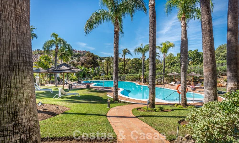 Contemporary renovated, luxury duplex penthouse with large terraces for sale in the heart of Nueva Andalucía’s Golf Valley, Marbella 807005