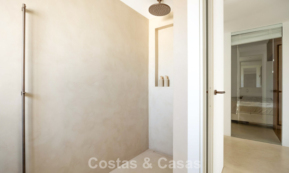 Stylishly renovated corner apartment with panoramic views for sale in Nueva Andalucía, Marbella 807098