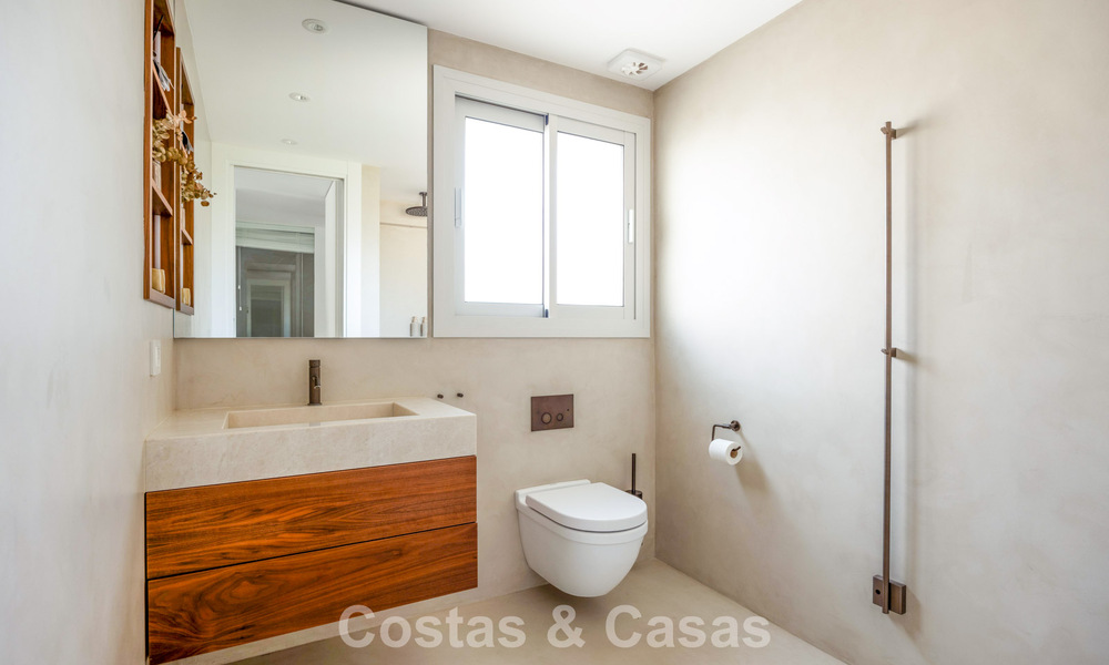 Stylishly renovated corner apartment with panoramic views for sale in Nueva Andalucía, Marbella 807099