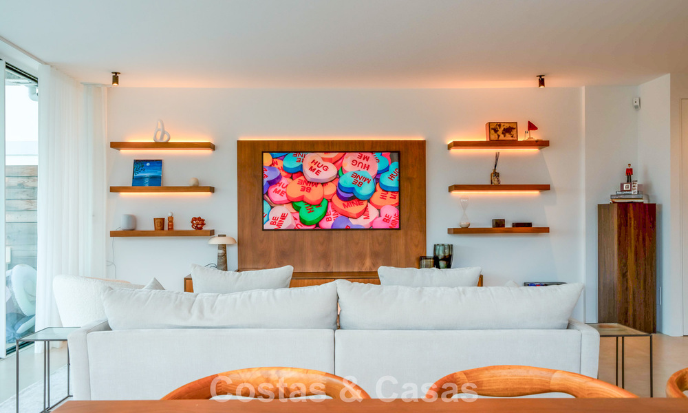 Stylishly renovated corner apartment with panoramic views for sale in Nueva Andalucía, Marbella 807100