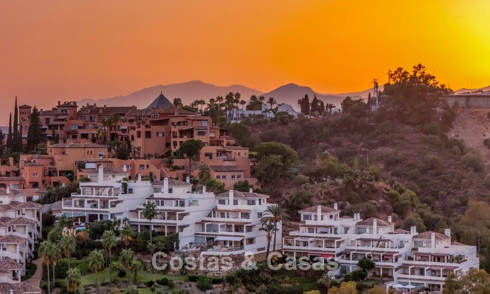 Stylishly renovated corner apartment with panoramic views for sale in Nueva Andalucía, Marbella 807108