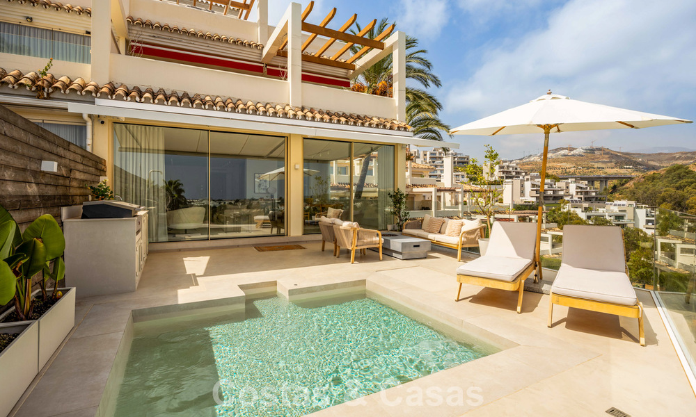 Stylishly renovated corner apartment with panoramic views for sale in Nueva Andalucía, Marbella 807114