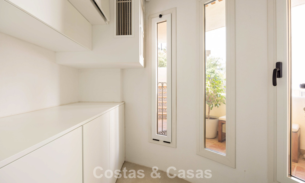 Stylishly renovated corner apartment with panoramic views for sale in Nueva Andalucía, Marbella 807116