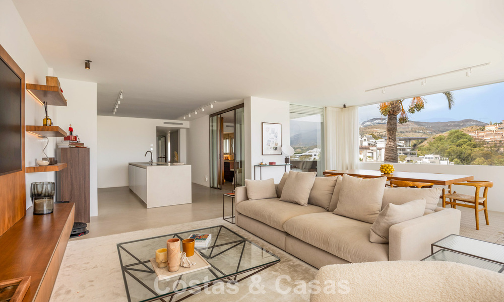 Stylishly renovated corner apartment with panoramic views for sale in Nueva Andalucía, Marbella 807122