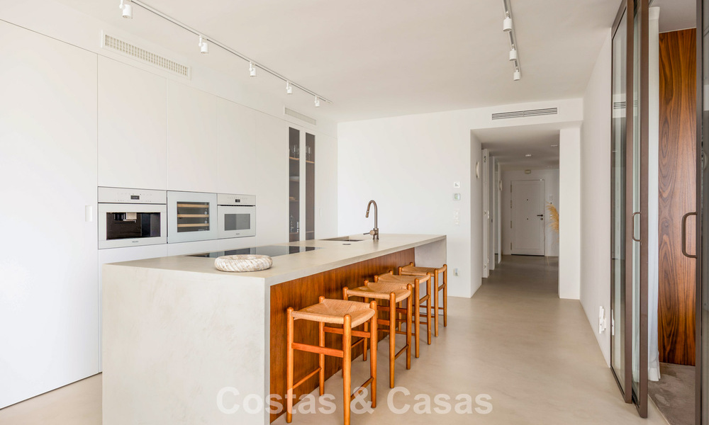 Stylishly renovated corner apartment with panoramic views for sale in Nueva Andalucía, Marbella 807124