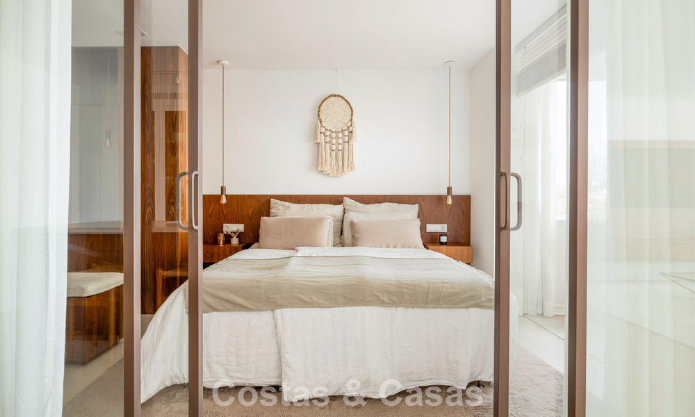 Stylishly renovated corner apartment with panoramic views for sale in Nueva Andalucía, Marbella 807125