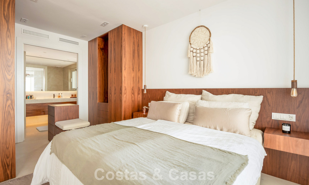 Stylishly renovated corner apartment with panoramic views for sale in Nueva Andalucía, Marbella 807127