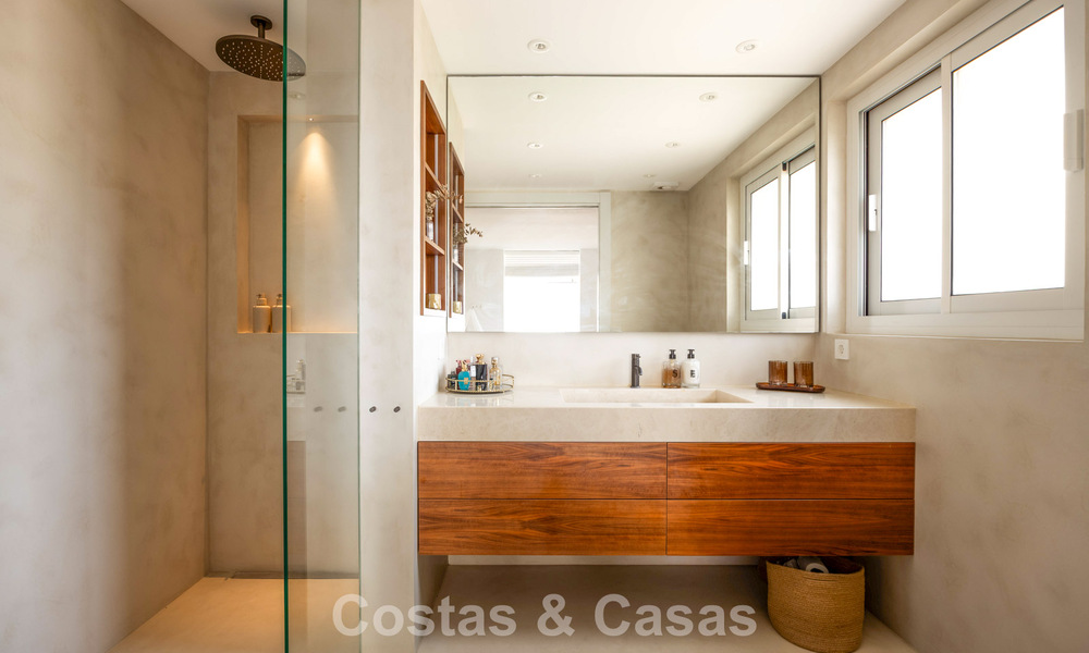 Stylishly renovated corner apartment with panoramic views for sale in Nueva Andalucía, Marbella 807128