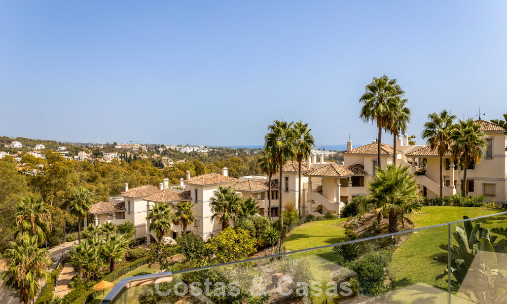 Stylishly renovated corner apartment with panoramic views for sale in Nueva Andalucía, Marbella 807132