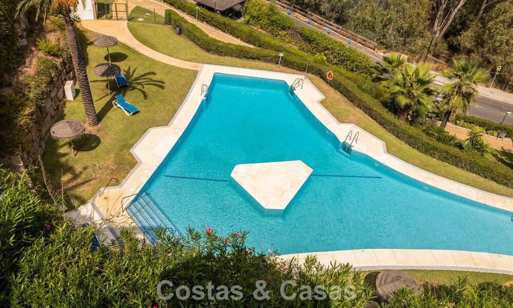 Stylishly renovated corner apartment with panoramic views for sale in Nueva Andalucía, Marbella 807133