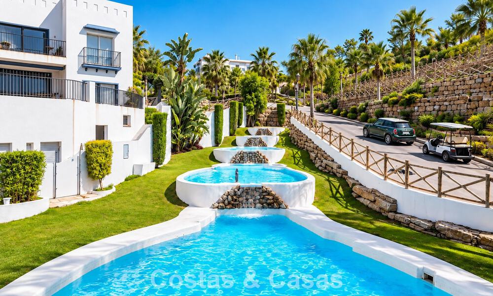 Contemporary, luxury, duplex penthouse for sale in a mediterranean-style resort complex in El Paraiso, Marbella - Benahavís 807302