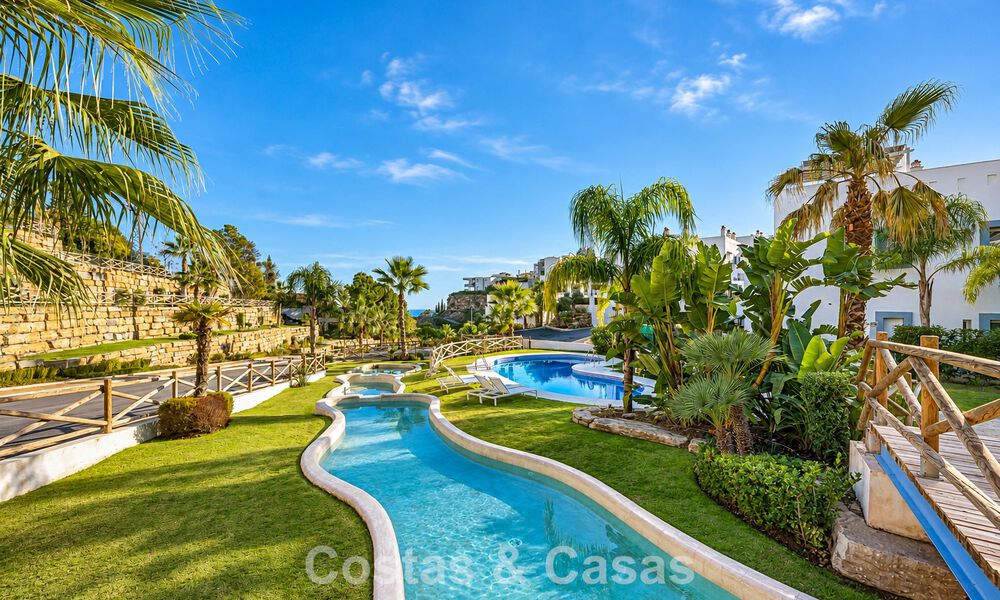 Contemporary, luxury, duplex penthouse for sale in a mediterranean-style resort complex in El Paraiso, Marbella - Benahavís 807306