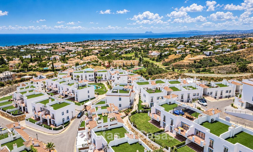 Contemporary, luxury, duplex penthouse for sale in a mediterranean-style resort complex in El Paraiso, Marbella - Benahavís 807307