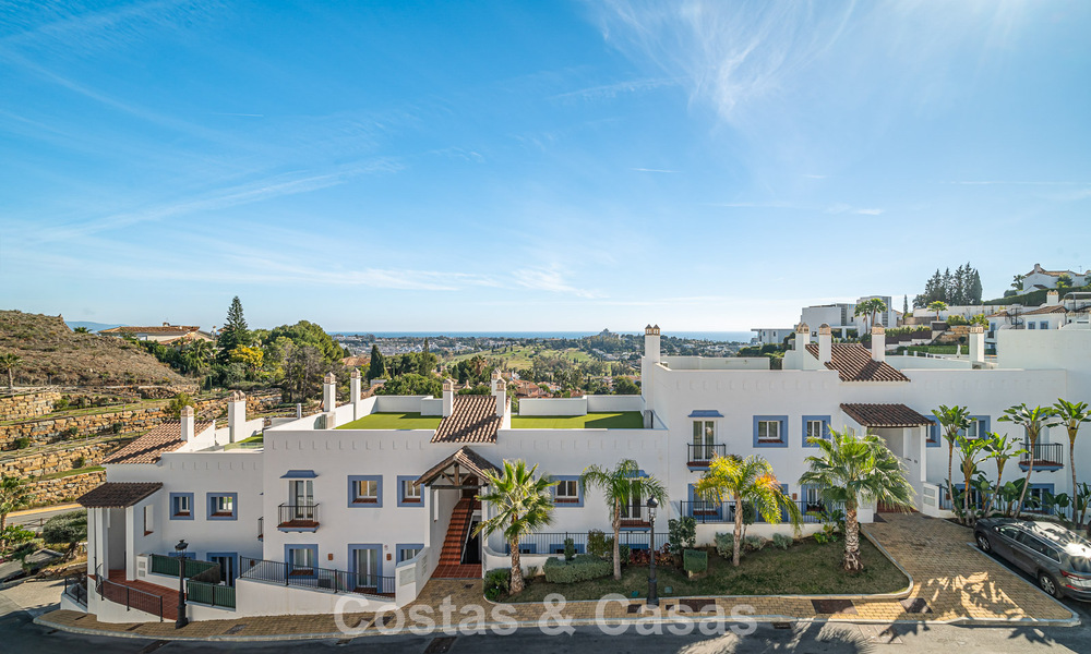 Contemporary, luxury, duplex penthouse for sale in a mediterranean-style resort complex in El Paraiso, Marbella - Benahavís 807315