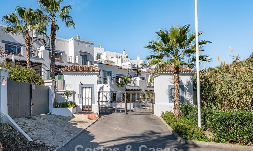 Contemporary, luxury, duplex penthouse for sale in a mediterranean-style resort complex in El Paraiso, Marbella - Benahavís 807317