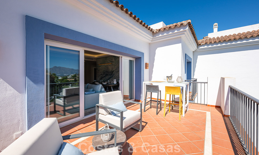 Contemporary, luxury, duplex penthouse for sale in a mediterranean-style resort complex in El Paraiso, Marbella - Benahavís 807344