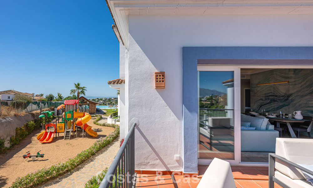 Contemporary, luxury, duplex penthouse for sale in a mediterranean-style resort complex in El Paraiso, Marbella - Benahavís 807345