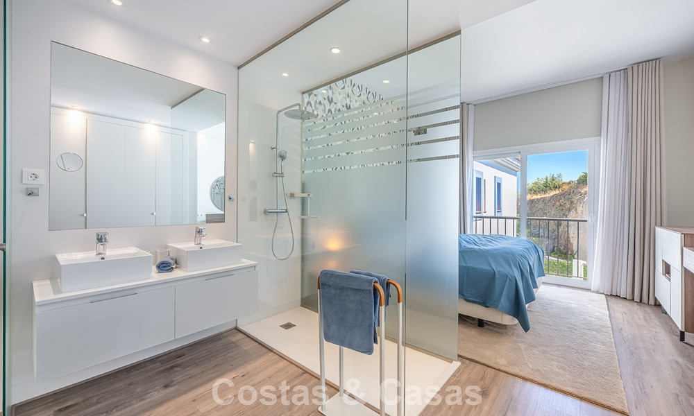 Contemporary, luxury, duplex penthouse for sale in a mediterranean-style resort complex in El Paraiso, Marbella - Benahavís 807350