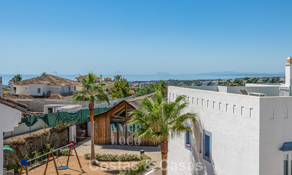 Contemporary, luxury, duplex penthouse for sale in a mediterranean-style resort complex in El Paraiso, Marbella - Benahavís 807356