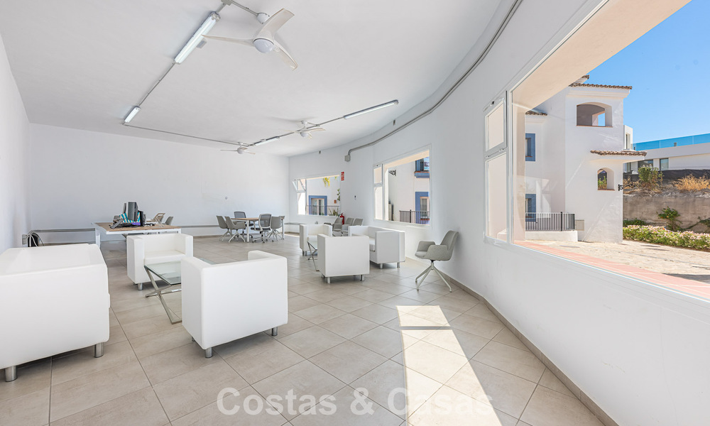 Contemporary, luxury, duplex penthouse for sale in a mediterranean-style resort complex in El Paraiso, Marbella - Benahavís 807359
