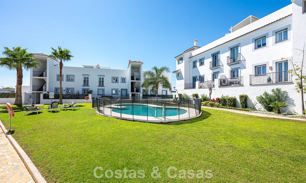 Contemporary, luxury, duplex penthouse for sale in a mediterranean-style resort complex in El Paraiso, Marbella - Benahavís 807360